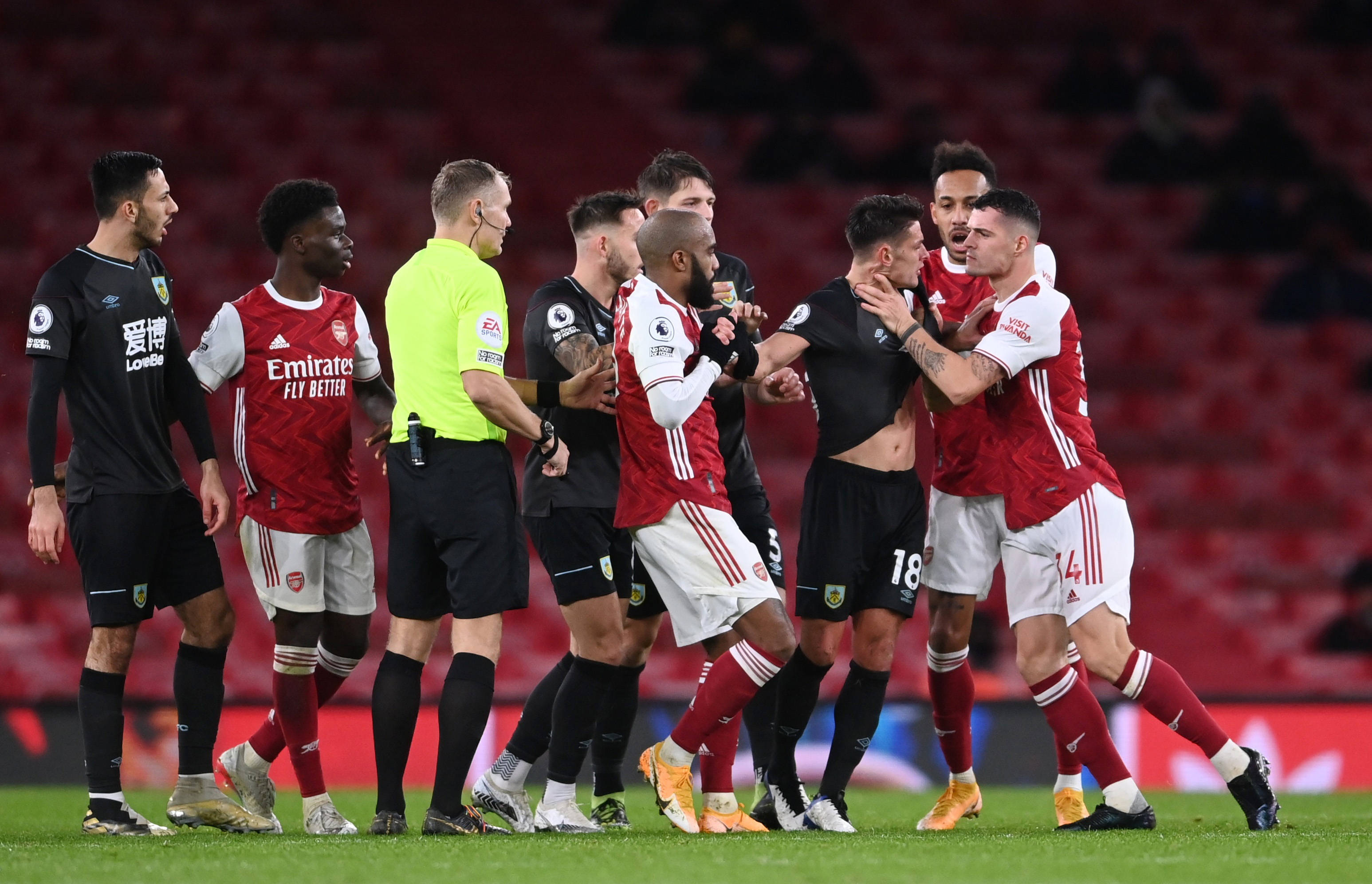 映了一个趋 映了一个趋